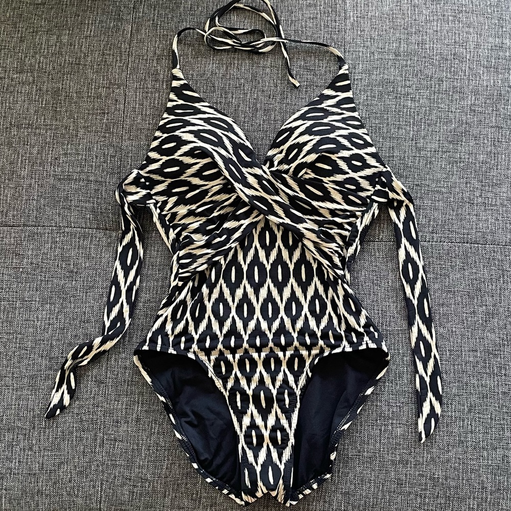 Size 6 Robin Piccone one piece swimsuit